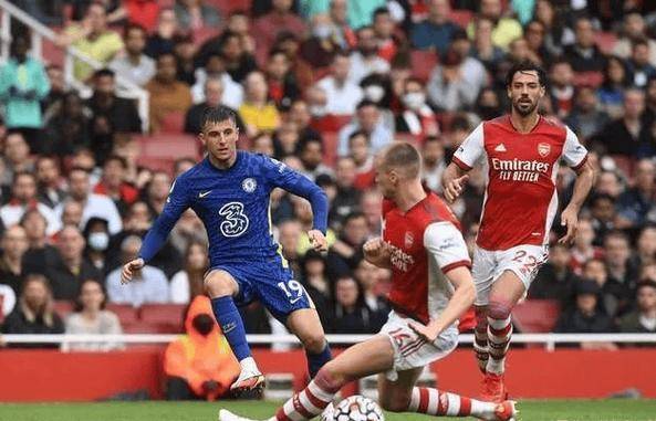 开云体育官方网站-沙尔克球员受伤下场，对球队影响较大