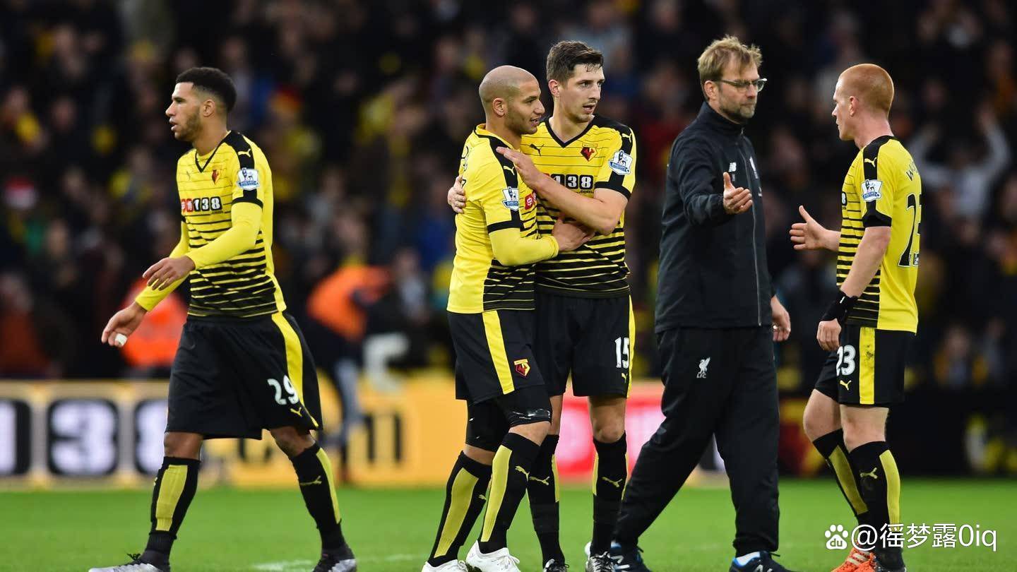 包含雷丁主场力克卢顿，继续保持领先优势的词条