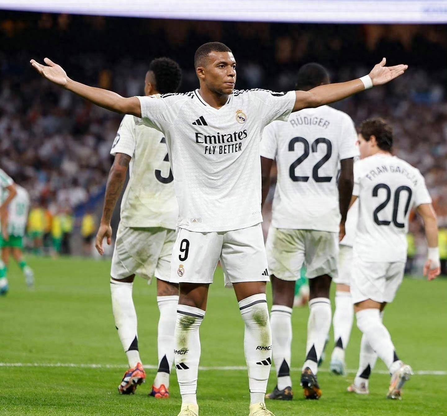 包含皇家马德里连胜在望，西甲霸主将冲击冠军的词条