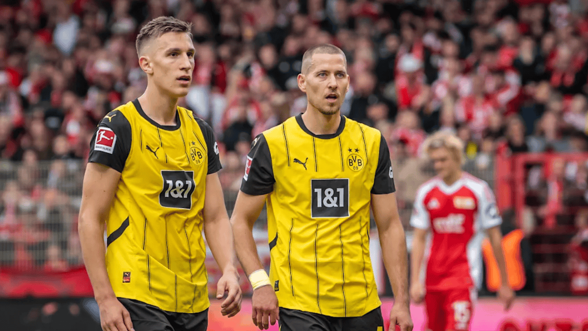 包含多特蒙德后防表现神勇，或将稳固球队阵容的词条