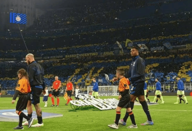 开云APP-欧冠预选赛进球如潮，球员鏖战激烈