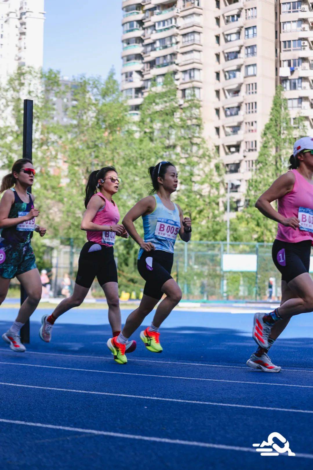 包含精英女子队迎来紧张实战对抗，备战决赛的词条