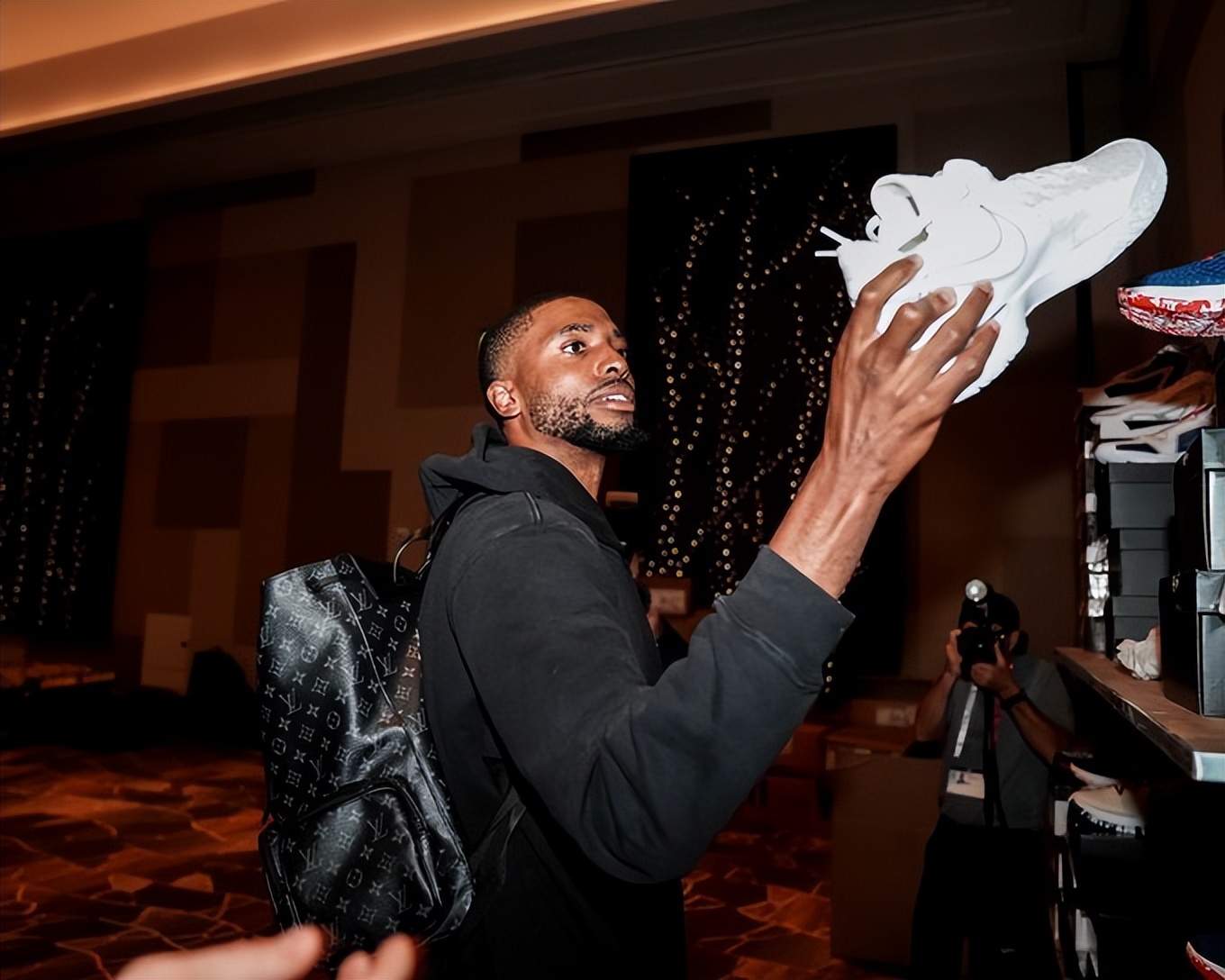 开云下载-包含英格拉姆率领美国男篮豪取连胜，助力球队晋级半决赛的词条