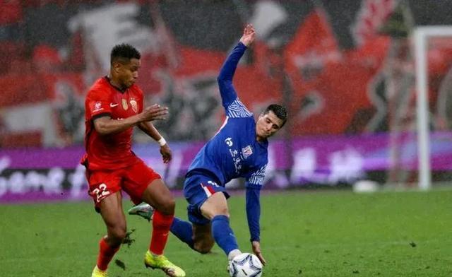 开云官网-上海德比：上港与申花激烈争胜