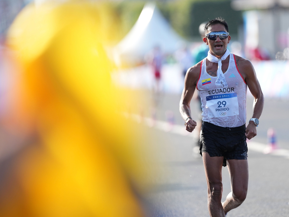 开云官网-厄瓜多尔田径选手跨越终点，夺冠
