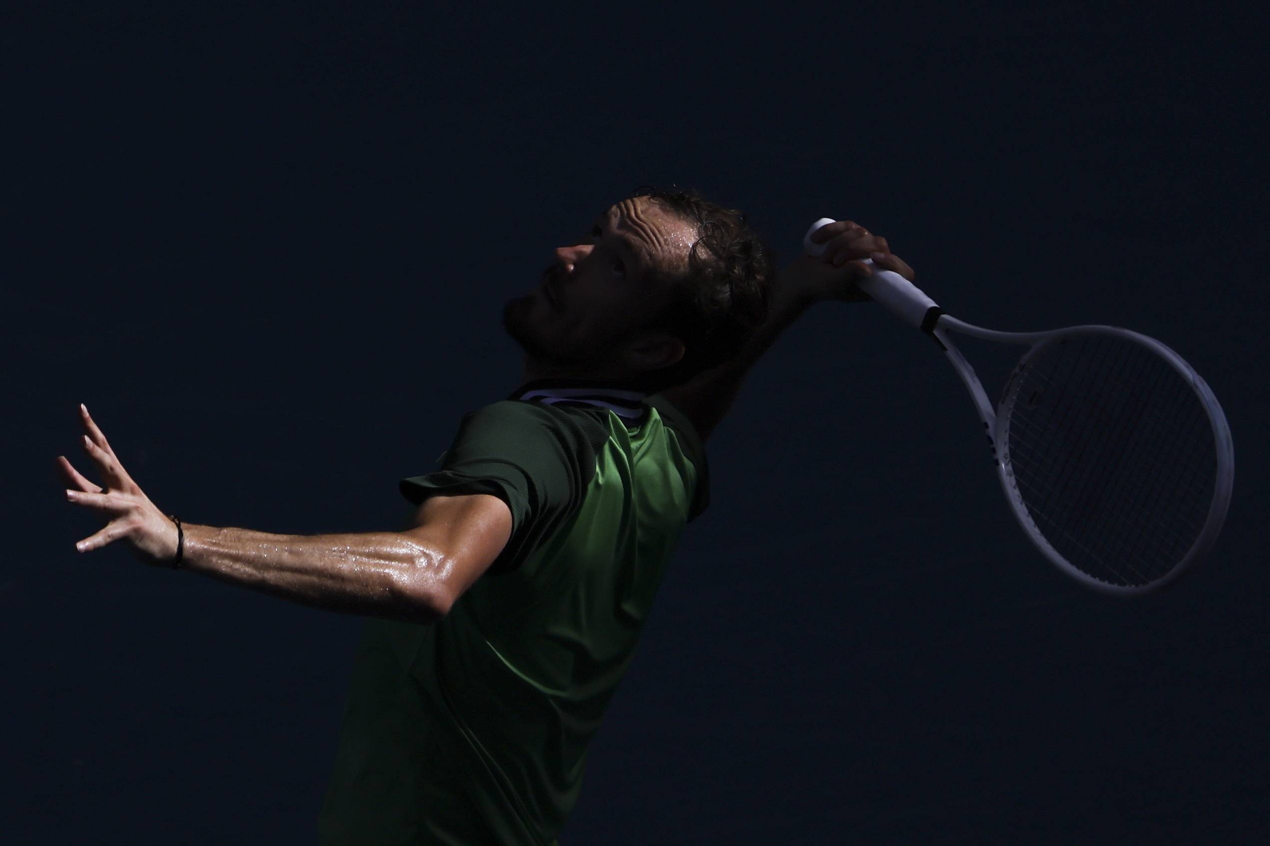 意大利网球队逆转法国网球队，梅德韦杰夫统治全场的简单介绍