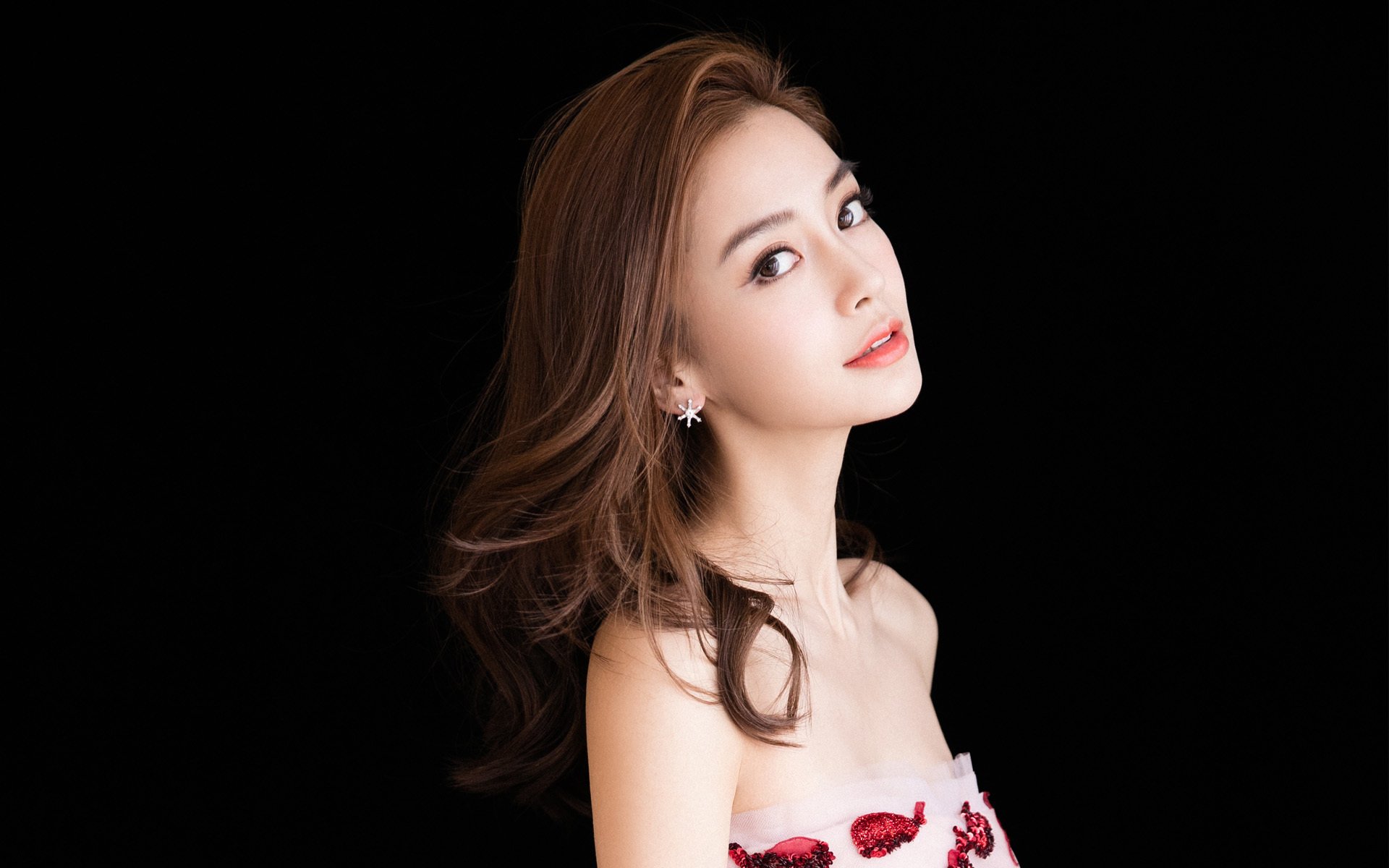 开云体育-乔治狂轰42分撕裂黄蜂防线，开拓者主场奏凯诠释何为进攻无解