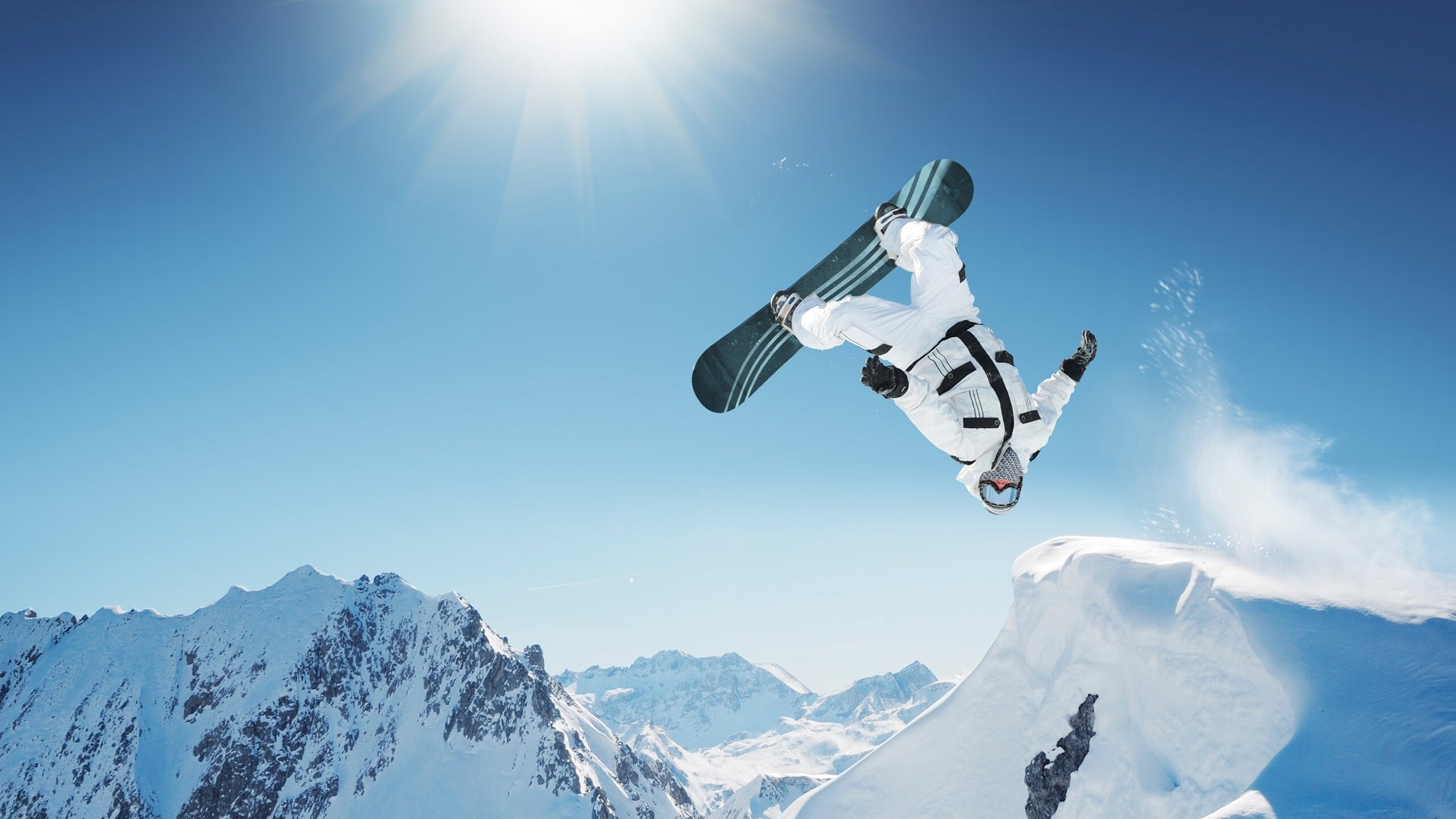 冷锋过境，亚特兰大老鹰用疾风骤雨的三分箭阵，射落克利夫兰骑士的残阳